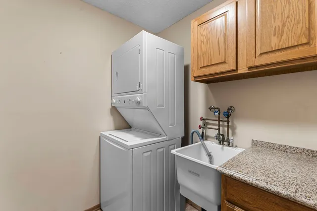 $163,900 | 20 Windsor Lane, Unit 304A, New Brighton, MN 55112