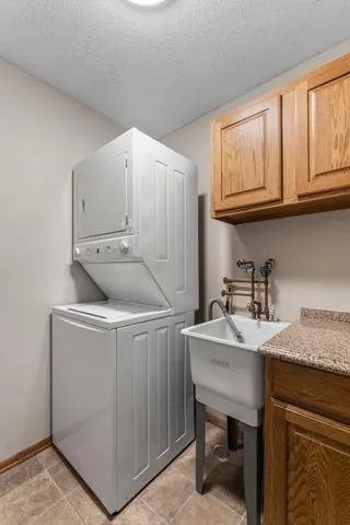 $163,900 | 20 Windsor Lane, Unit 304A, New Brighton, MN 55112