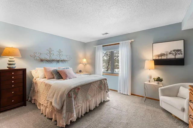 $163,900 | 20 Windsor Lane, Unit 304A, New Brighton, MN 55112