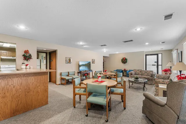 $163,900 | 20 Windsor Lane, Unit 304A, New Brighton, MN 55112