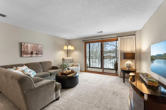 $163,900 | 20 Windsor Lane, Unit 304A, New Brighton, MN 55112