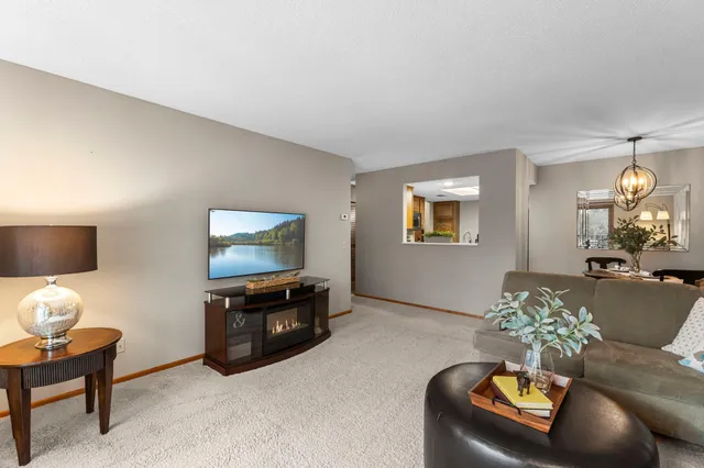 $163,900 | 20 Windsor Lane, Unit 304A, New Brighton, MN 55112