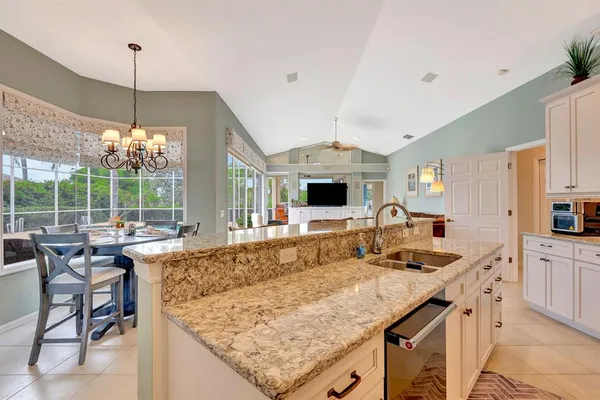 $960,000 | 10005 Cherry Hills Ave Circle, Bradenton, FL 34202