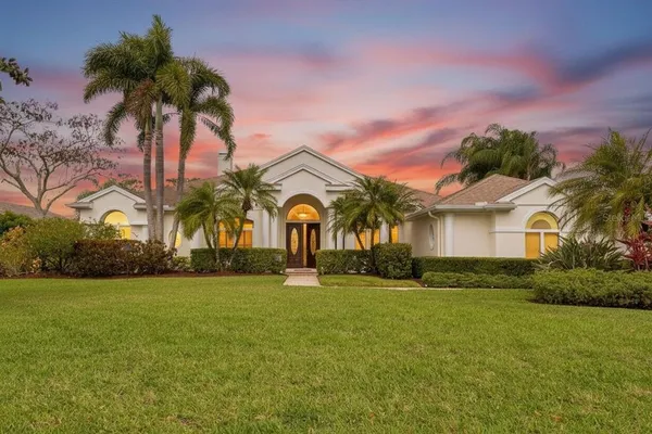 $960,000 | 10005 Cherry Hills Ave Circle, Bradenton, FL 34202