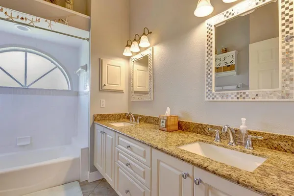 $960,000 | 10005 Cherry Hills Ave Circle, Bradenton, FL 34202