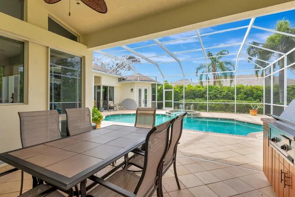 $960,000 | 10005 Cherry Hills Ave Circle, Bradenton, FL 34202