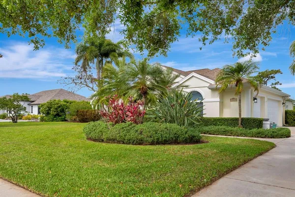 $960,000 | 10005 Cherry Hills Ave Circle, Bradenton, FL 34202
