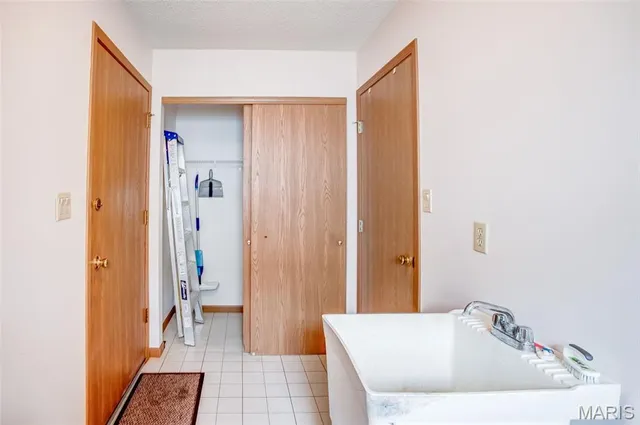 $210,000 | 201 Barry Street, Hardin, IL 62047