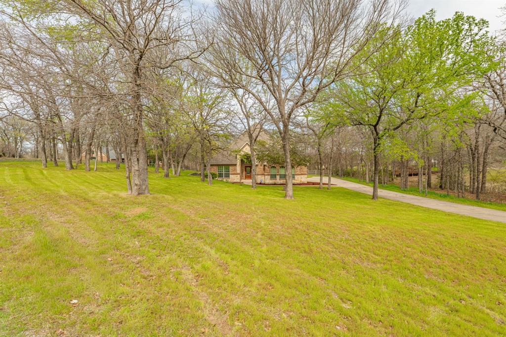 137 North Natural Spring Lane Azle, TX 76020 - Photo 6 of 39