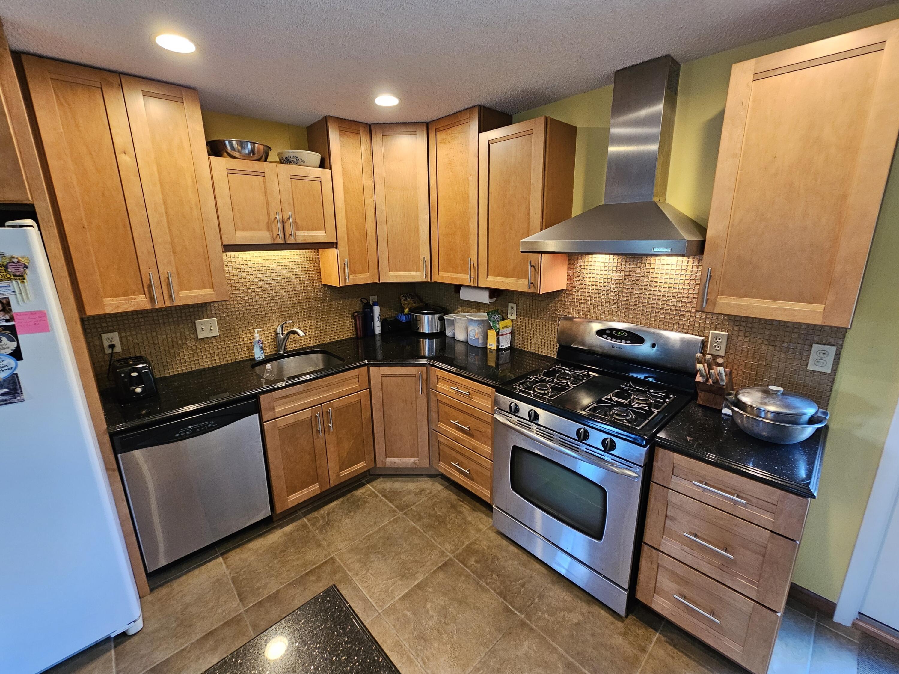 14012 North Road Fenton, MI 48430 - Photo 11 of 28 Gallery Image 11