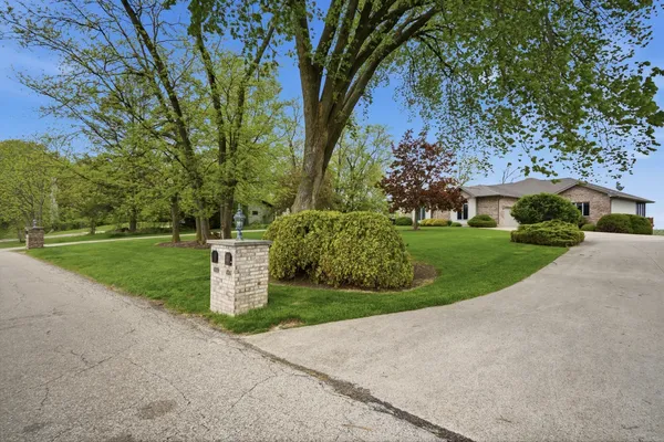 $389,000 | 1009 Melody Hills, Fulton, IL 61252