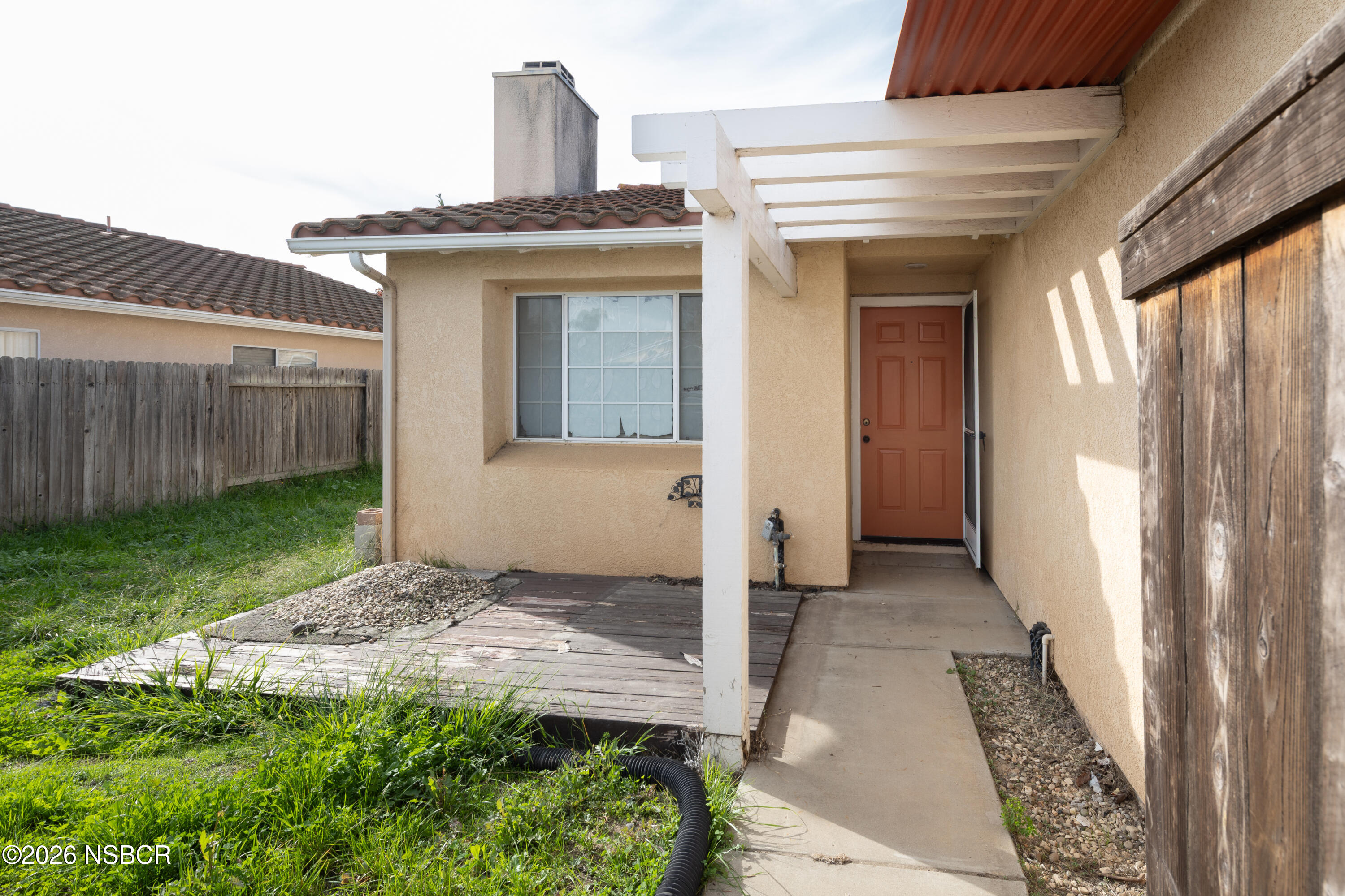 545 Santa Cruz Court Santa Maria, CA 93455 - Photo 2 of 28 a front view of a house with a garden