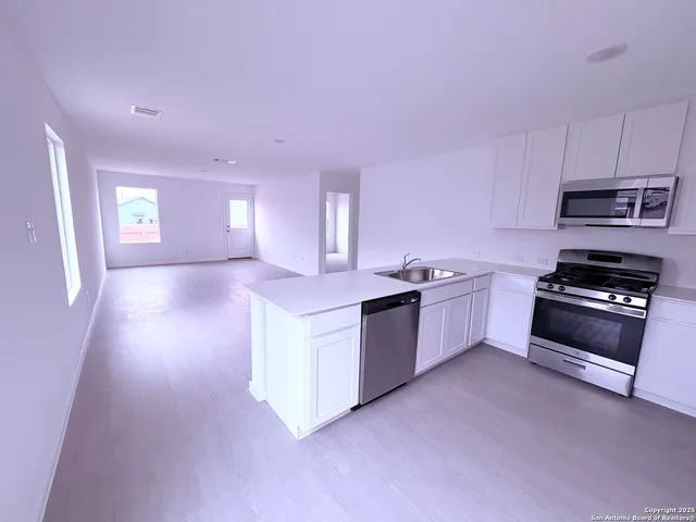 $1,375 | 5705 Mangas Circle, Seguin, TX 78155