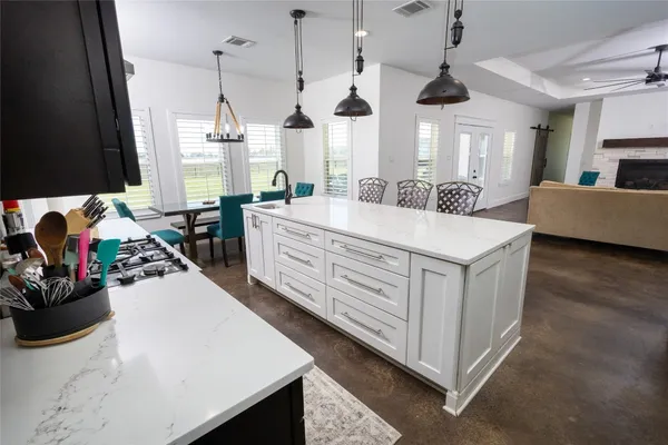 $1,035,000 | 5330 Indian Trail Lane, Brenham, TX 77833