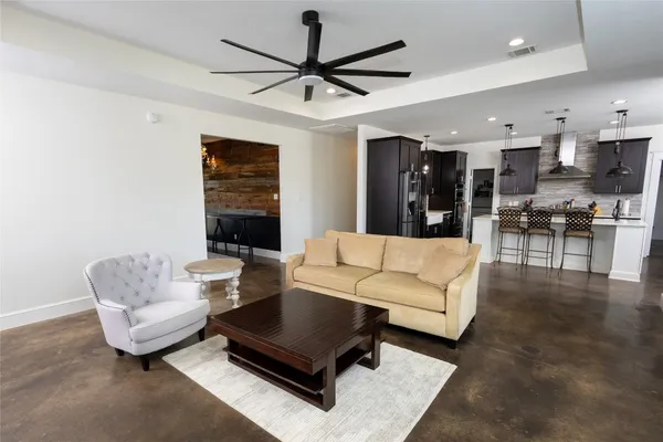 $1,035,000 | 5330 Indian Trail Lane, Brenham, TX 77833