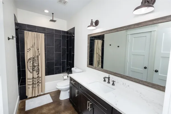 $1,035,000 | 5330 Indian Trail Lane, Brenham, TX 77833