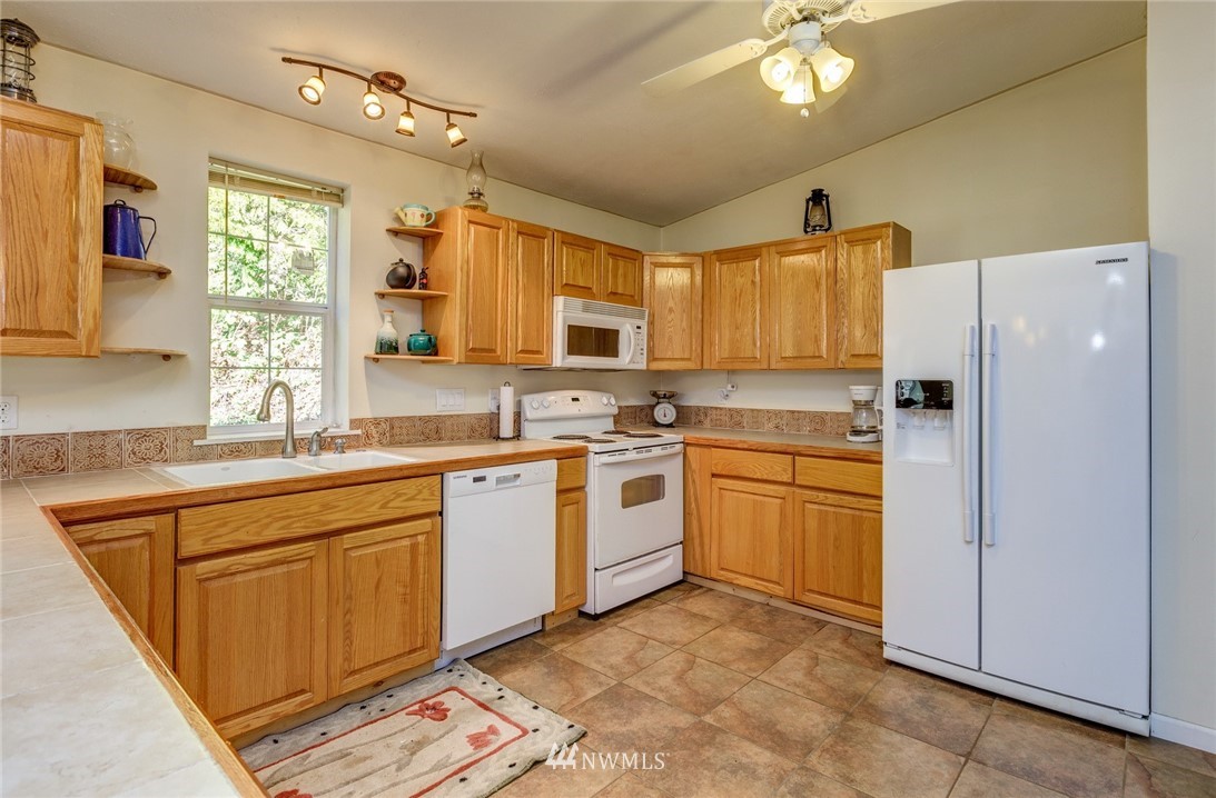 5538 Reese Hill Road Sumas, WA 98295 - Photo 8 of 25