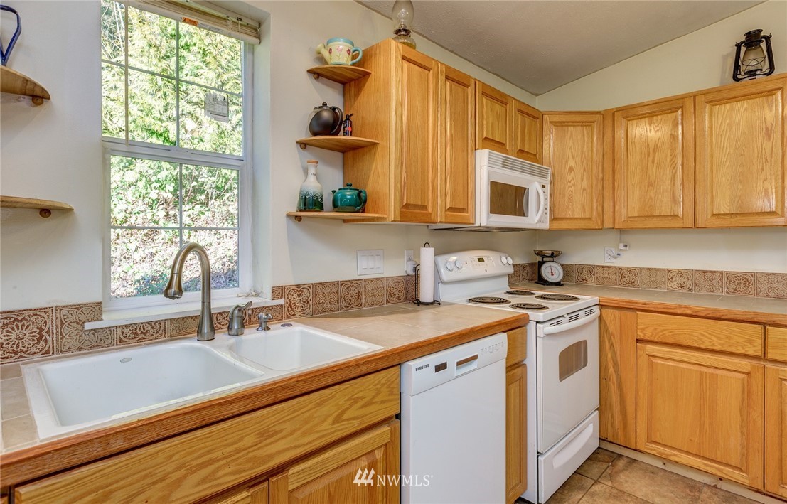 5538 Reese Hill Road Sumas, WA 98295 - Photo 10 of 25