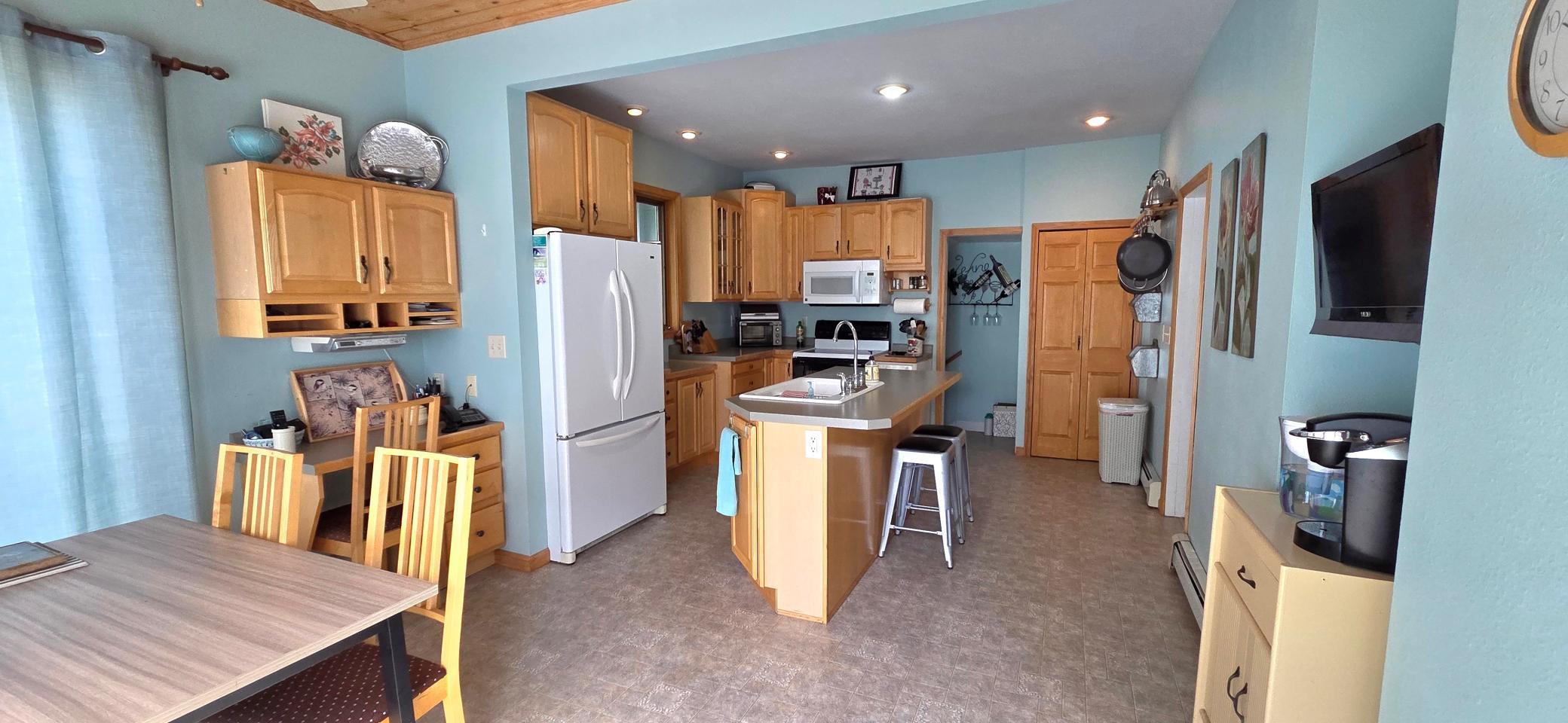 915 Riverside Drive International Falls, MN 56649 - Photo 8 of 24