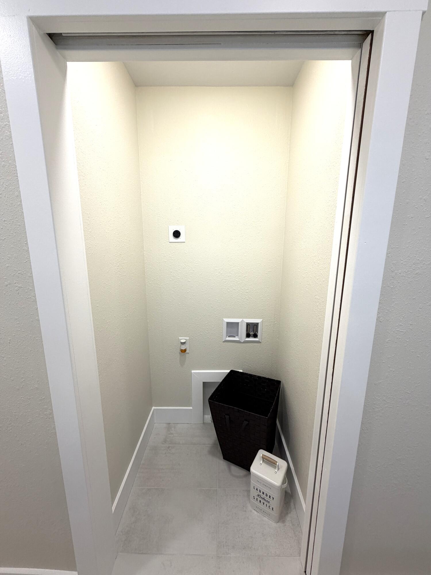 189 McIntosh Road East La Crescent, MN 55947 - Photo 11 of 33 Laundry Closet