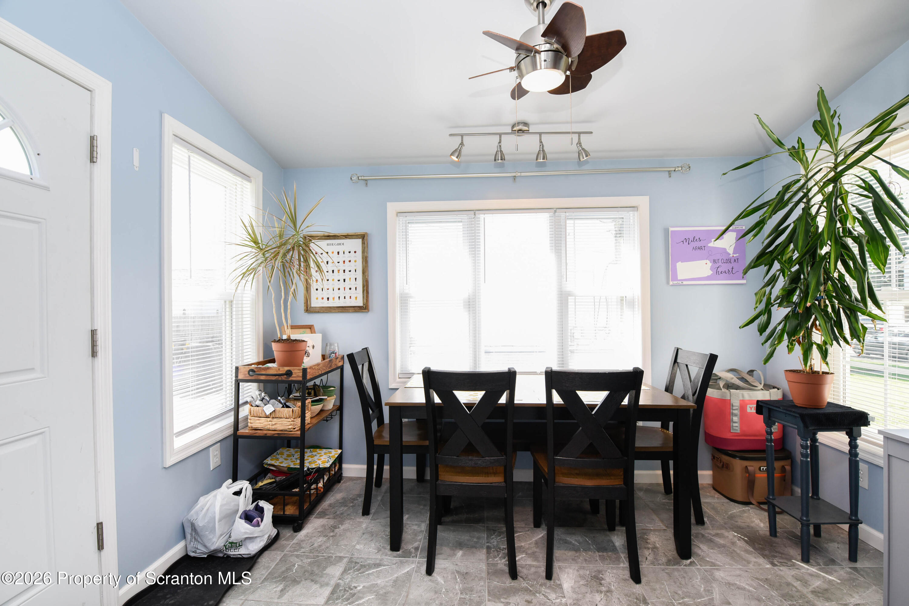 614 Warren Street Blakely, PA 18452 - Photo 9 of 44 Breakfast Nook