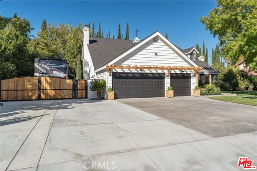 2729 Parton Circle Lancaster, CA 93536 - Photo 3 of 56