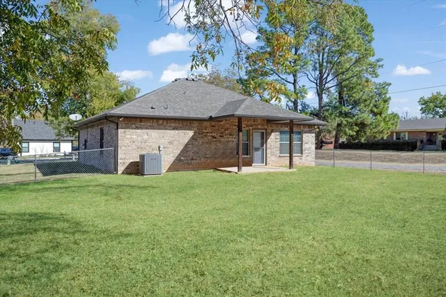 $233,000 | 732 East Bullock Street, Denison, TX 75021