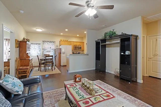 $233,000 | 732 East Bullock Street, Denison, TX 75021