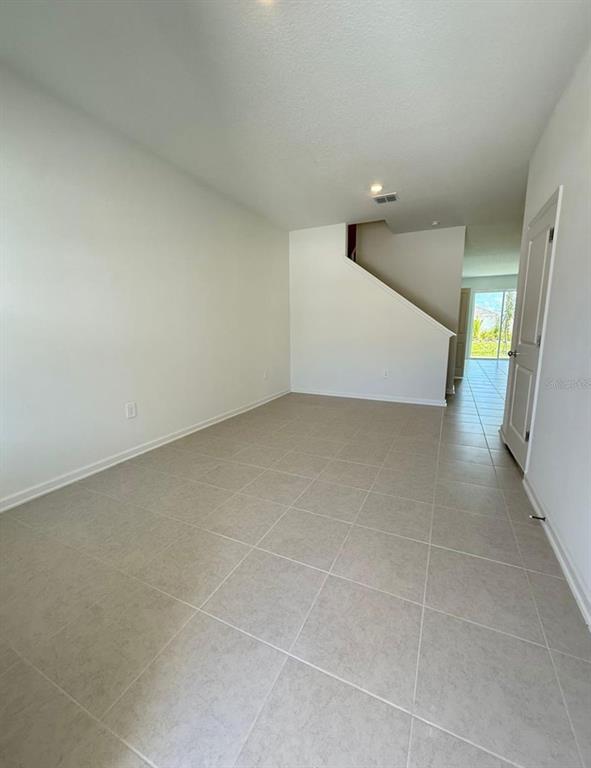 2633 Skyline Loop Kissimmee, FL 34758 - Photo 4 of 16