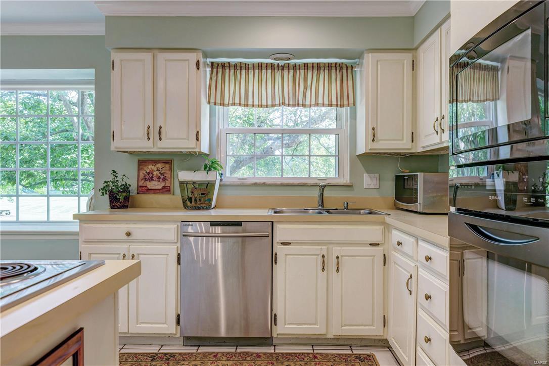 15973 Kettington Road Chesterfield, MO 63017 - Photo 17 of 47 Gallery Image 17