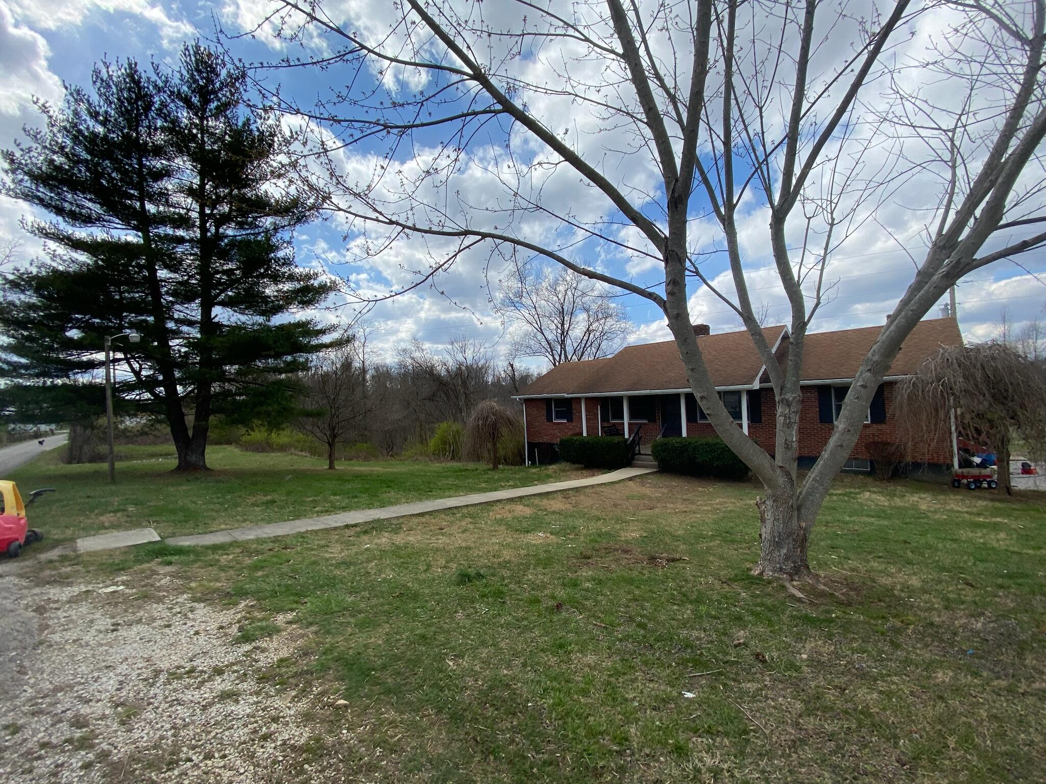 662 Lodge Hall Road McKee, KY 40447 - Photo 4 of 41 IMG_3365