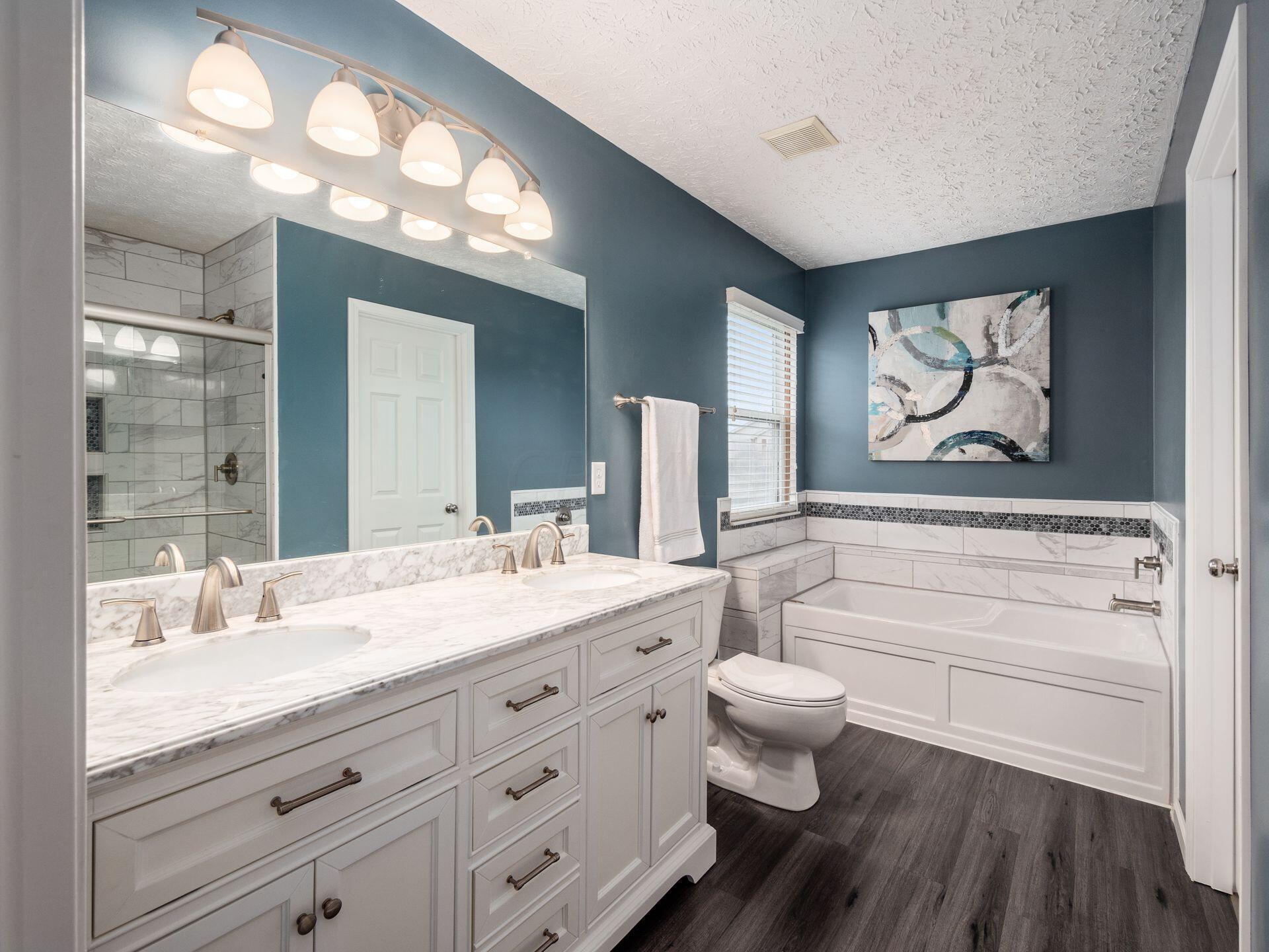 2476 Limestone Way Columbus, OH 43228 - Photo 27 of 52 Owners' Bath