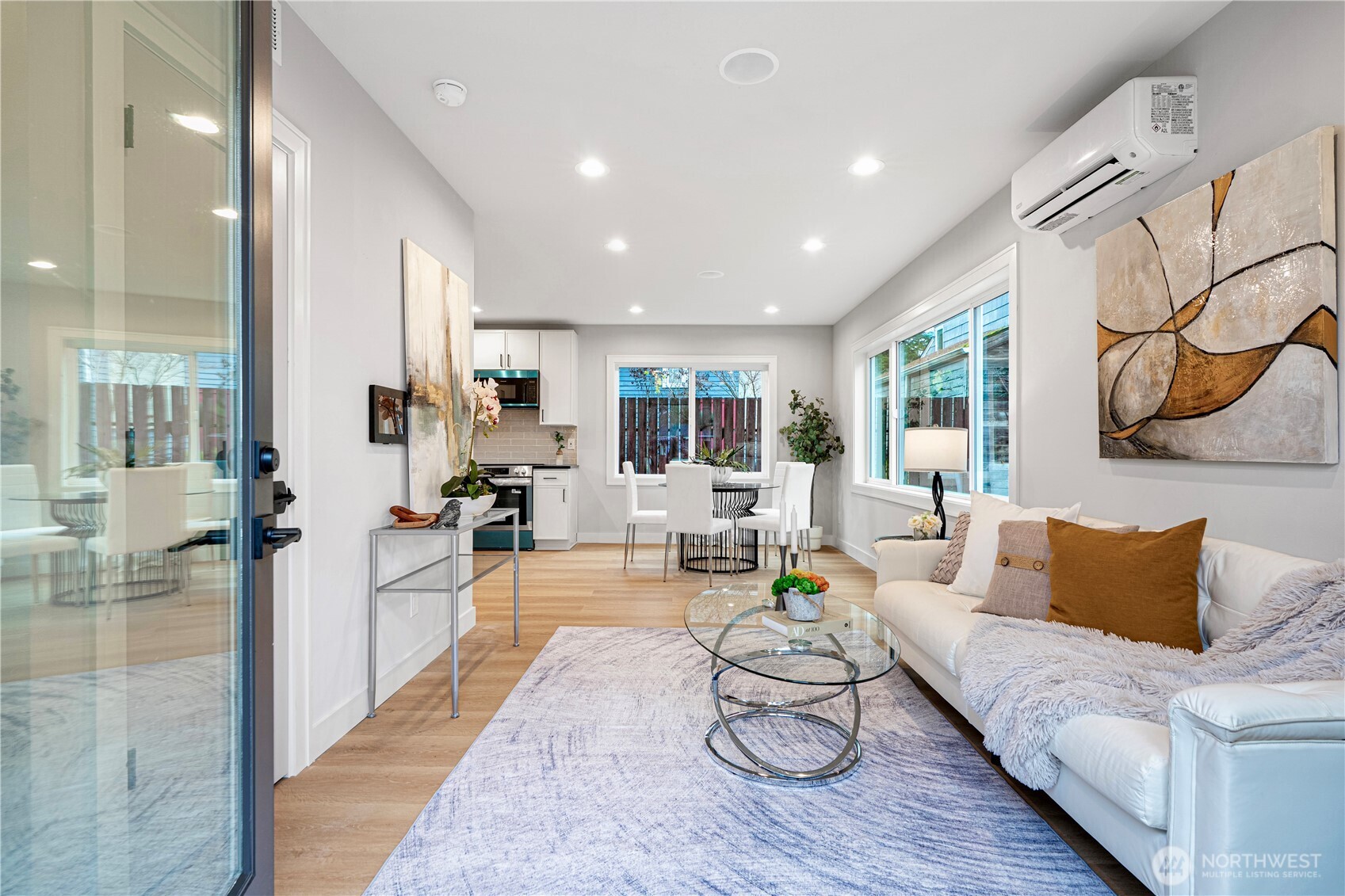 3054 Fairmount Avenue Southwest Seattle, WA 98116 - Photo 2 of 15