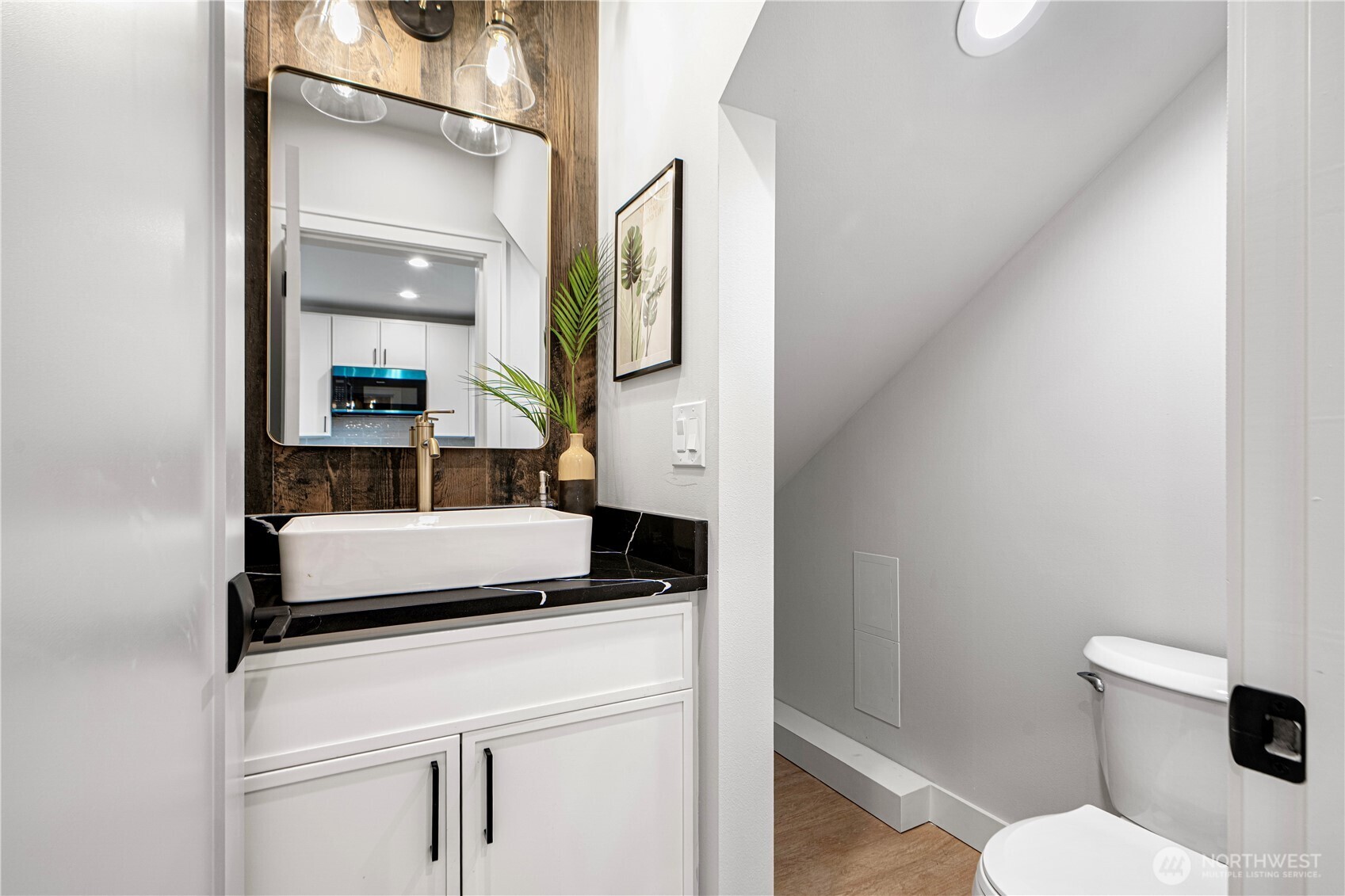 3054 Fairmount Avenue Southwest Seattle, WA 98116 - Photo 5 of 15