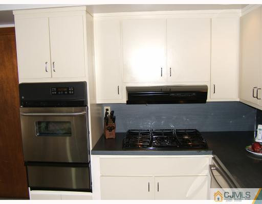 151 Kendall Road Kendall Park, NJ 08824 - Photo 3 of 10 Gallery Image 3