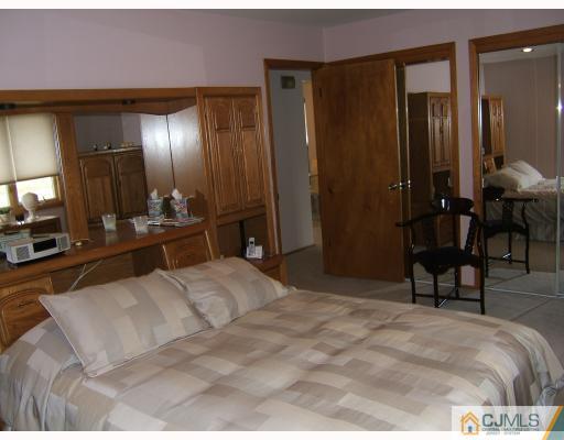 151 Kendall Road Kendall Park, NJ 08824 - Photo 7 of 10 Gallery Image 7