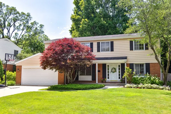 $850,000 | 419 West Sheridan Place, Lake Bluff, IL 60044