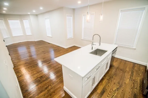 $3,295 | 757 Washington Street, Unit 1, Boston, MA 02124
