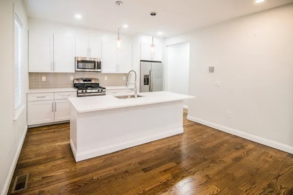 $3,295 | 757 Washington Street, Unit 1, Boston, MA 02124