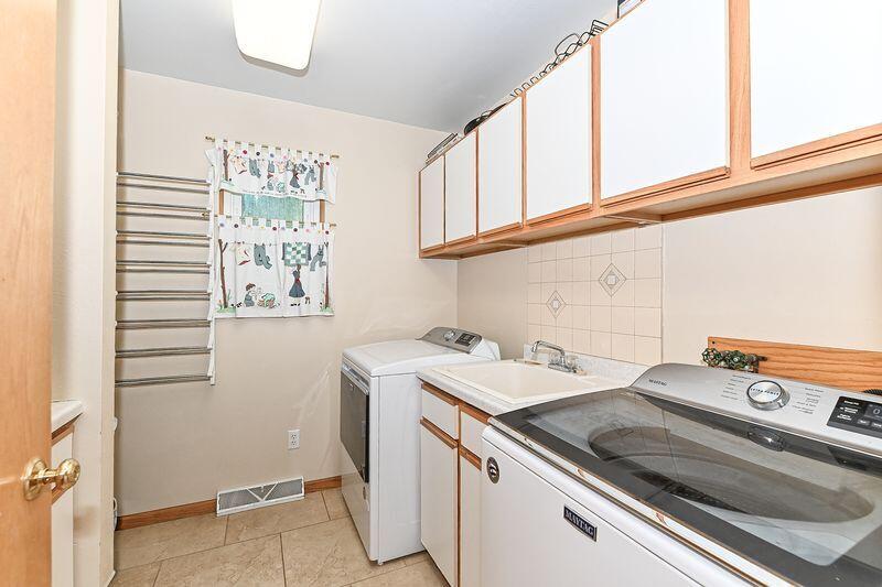 334 East Puerner Street Jefferson, WI 53549 - Photo 23 of 34 Laundry