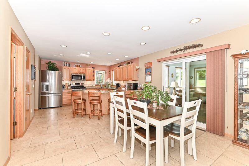 334 East Puerner Street Jefferson, WI 53549 - Photo 5 of 34 Dinette