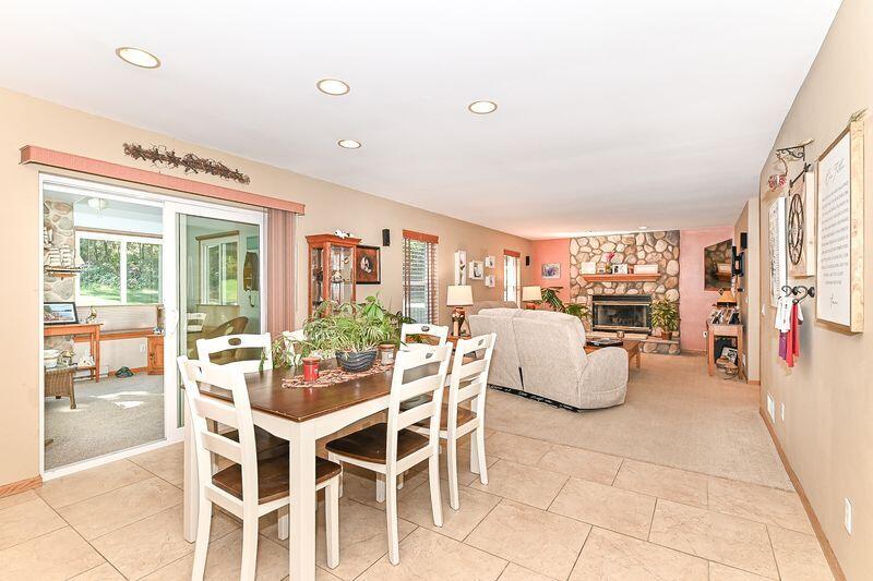 334 East Puerner Street Jefferson, WI 53549 - Photo 6 of 34 Dinette