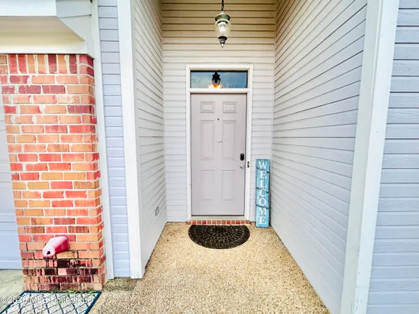 $259,900 | 912 Clubhouse Drive, Pearl, MS 39208