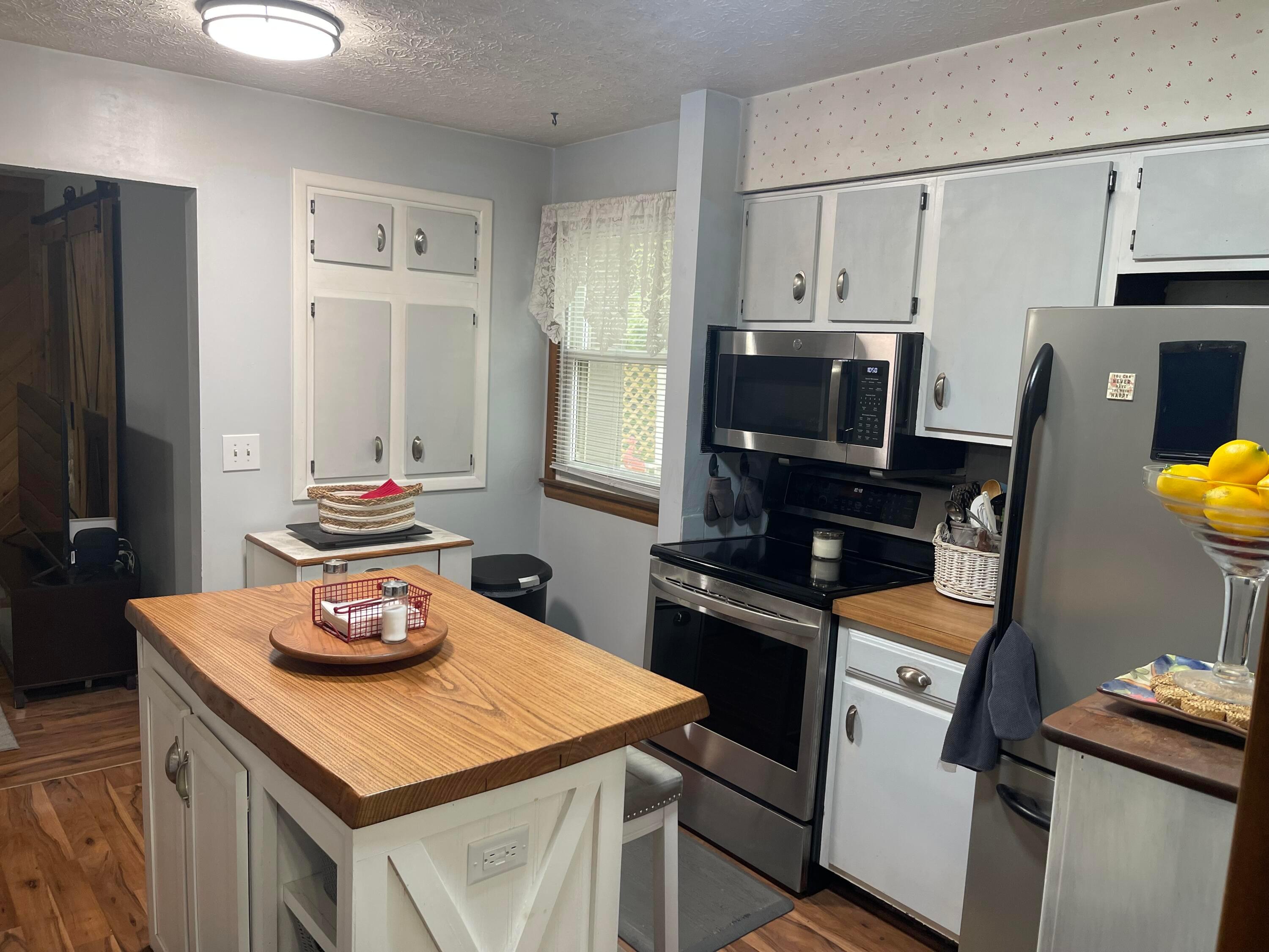 314 Broken Arrow Road Columbus, OH 43230 - Photo 9 of 20 Kitchen