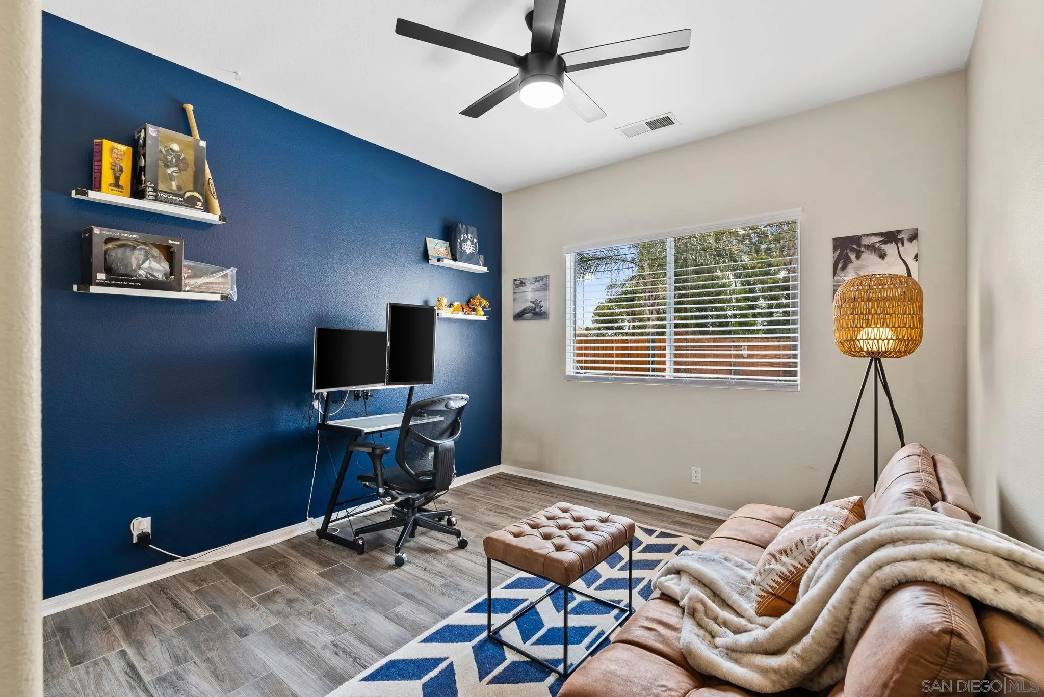 624 Rowley Way Ramona, CA 92065 - Photo 28 of 54 a bedroom with a bed and a window