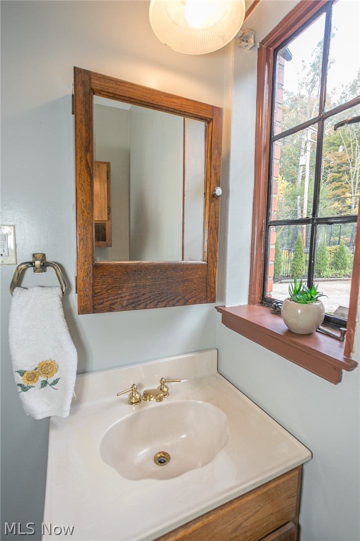 3542 Edison Road Cleveland, OH 44121 - Photo 14 of 34