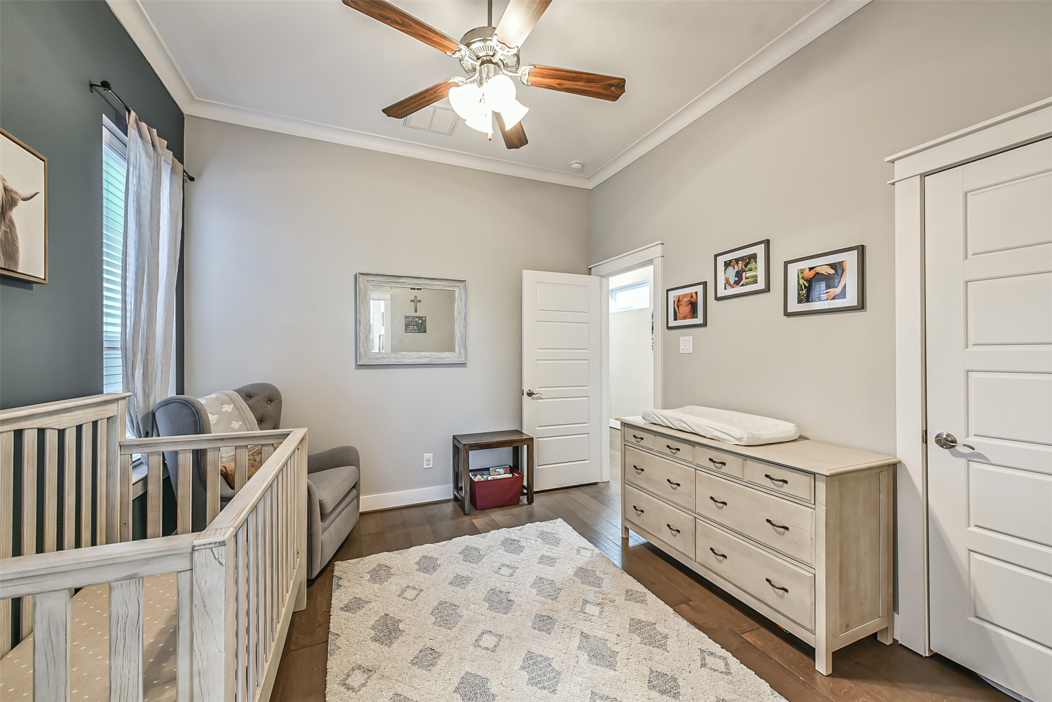 3222 Gillespie Street Houston, TX 77020 - Photo 33 of 43 a bed room with a bed and a dresser