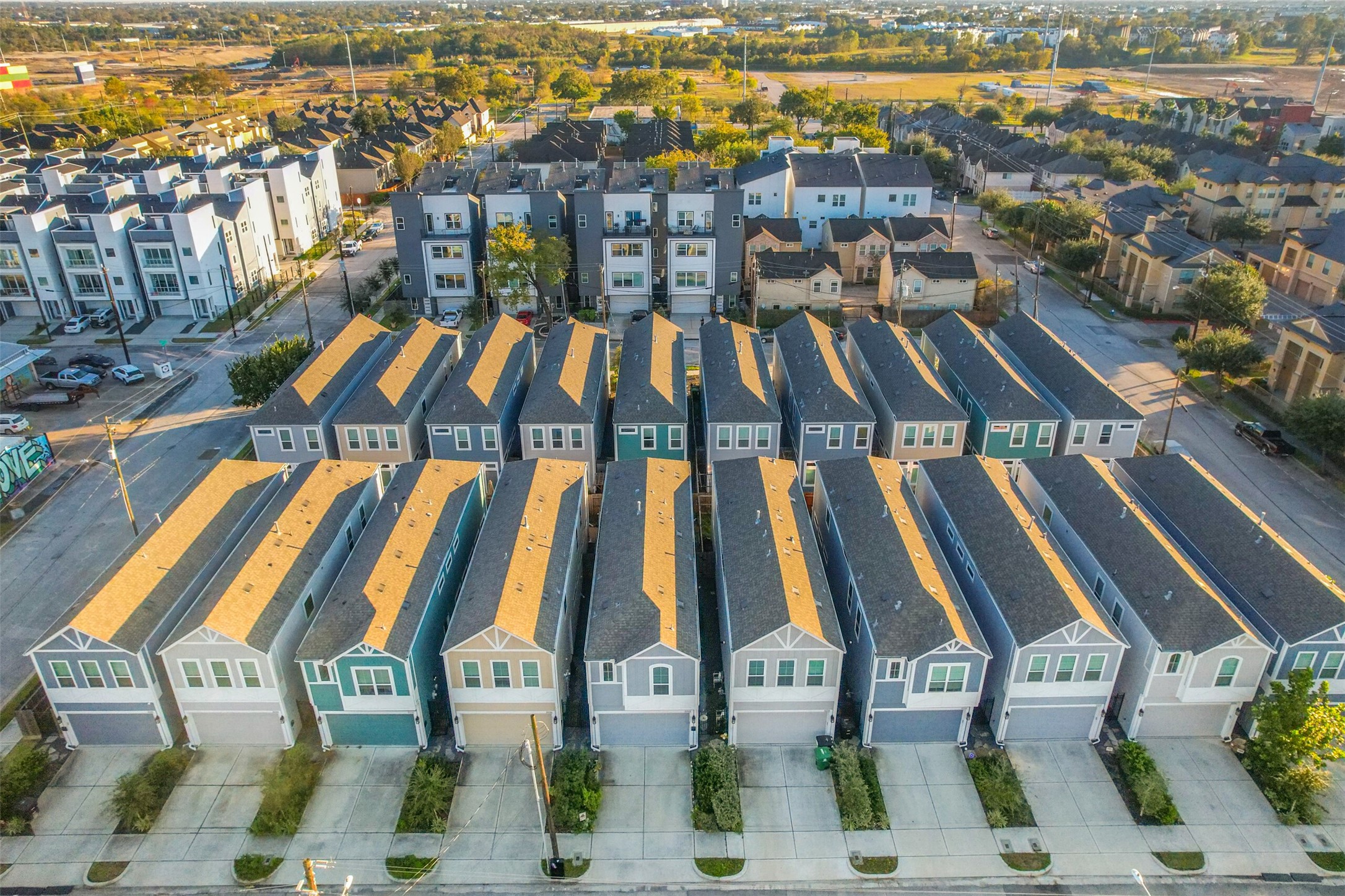 3222 Gillespie Street Houston, TX 77020 - Photo 4 of 43 a view of a chairs and table on the terrace