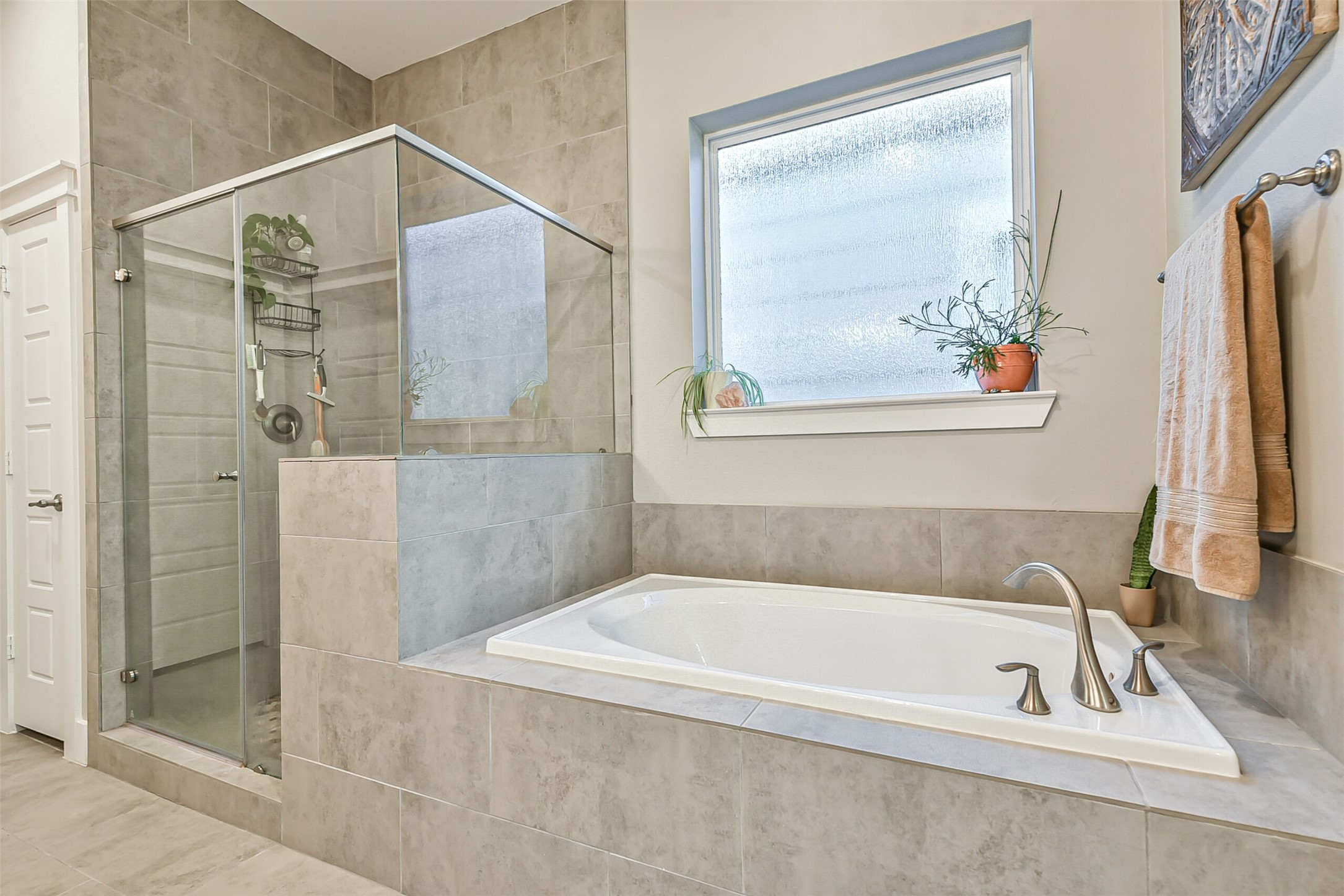 3222 Gillespie Street Houston, TX 77020 - Photo 41 of 43 a white bath tub sitting next to a shower