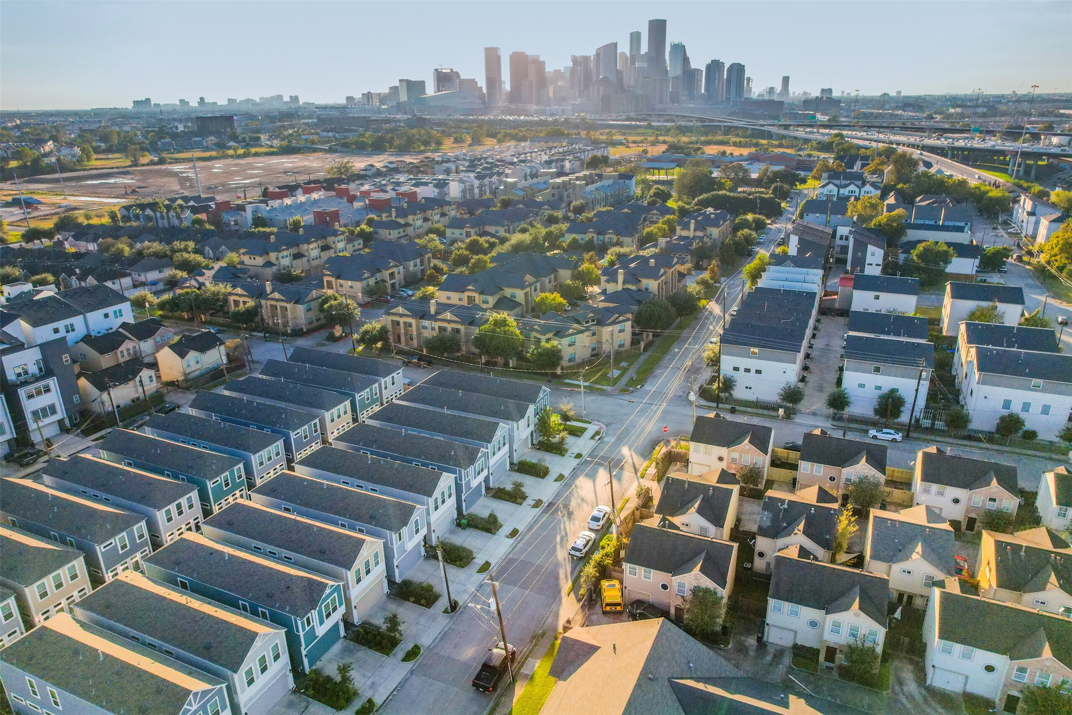 3222 Gillespie Street Houston, TX 77020 - Photo 6 of 43 an aerial view of residential houses with outdoor space